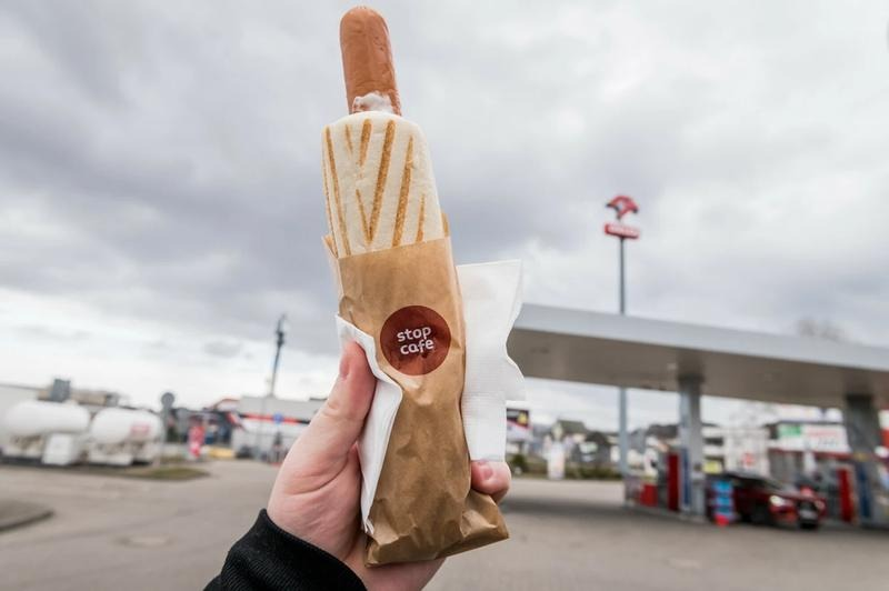 Ile waży duży hot dog Orlen? Konkretna gramatura i zaskakujące porównanie