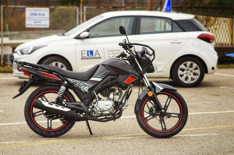 Jakie prawo jazdy wybrać, by jeździć na motorowerze?