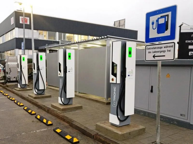 Ładowanie samochodu elektrycznego
