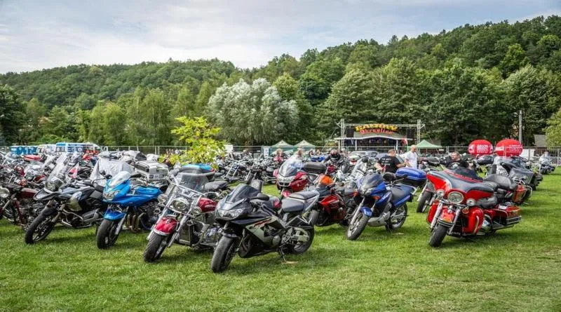 Przygotowanie do zlotu motocyklowego